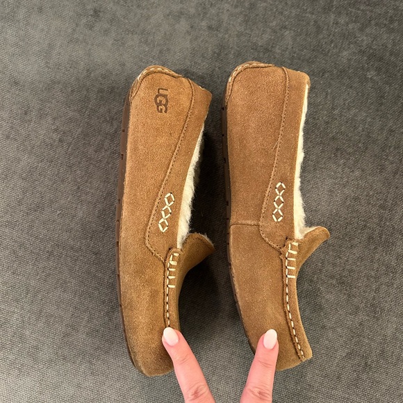 UGG Slip ons - Picture 3 of 9